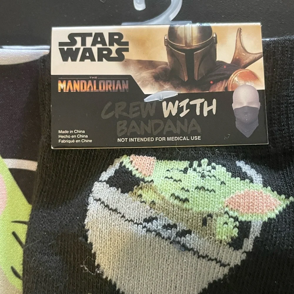 Star Wars Madalorian Crew Socks 5 Pair NWT Grogu Shoe Size 6.5-12 and Bandana